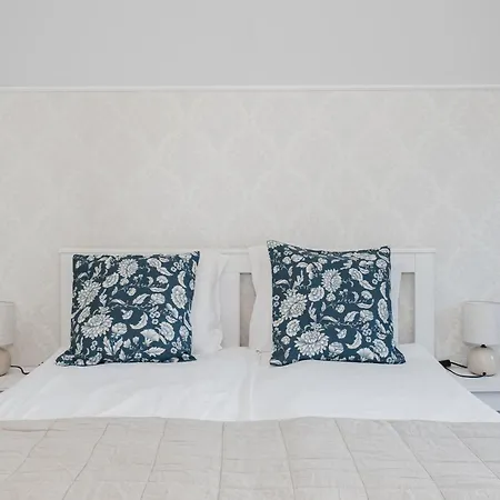 Totu Old Town Marina Apartament *
